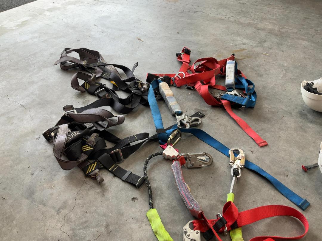 Photo '2' of 3 x Harnesses and climbing equipment