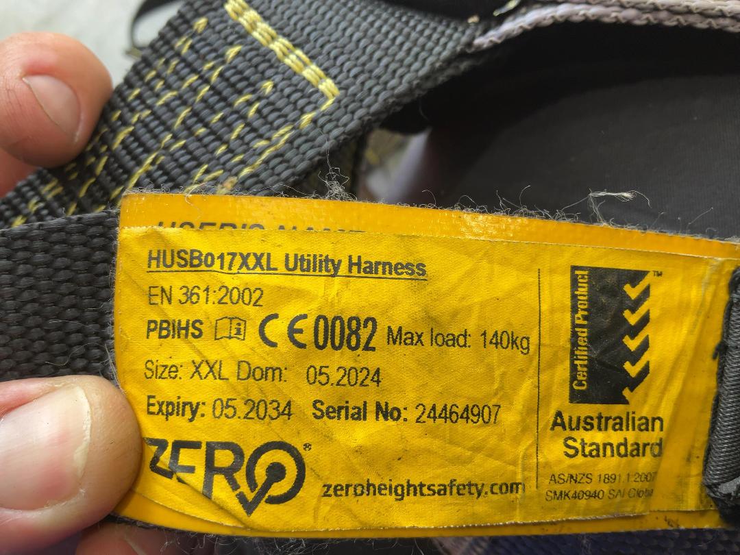 Photo '5' of 3 x Harnesses and climbing equipment