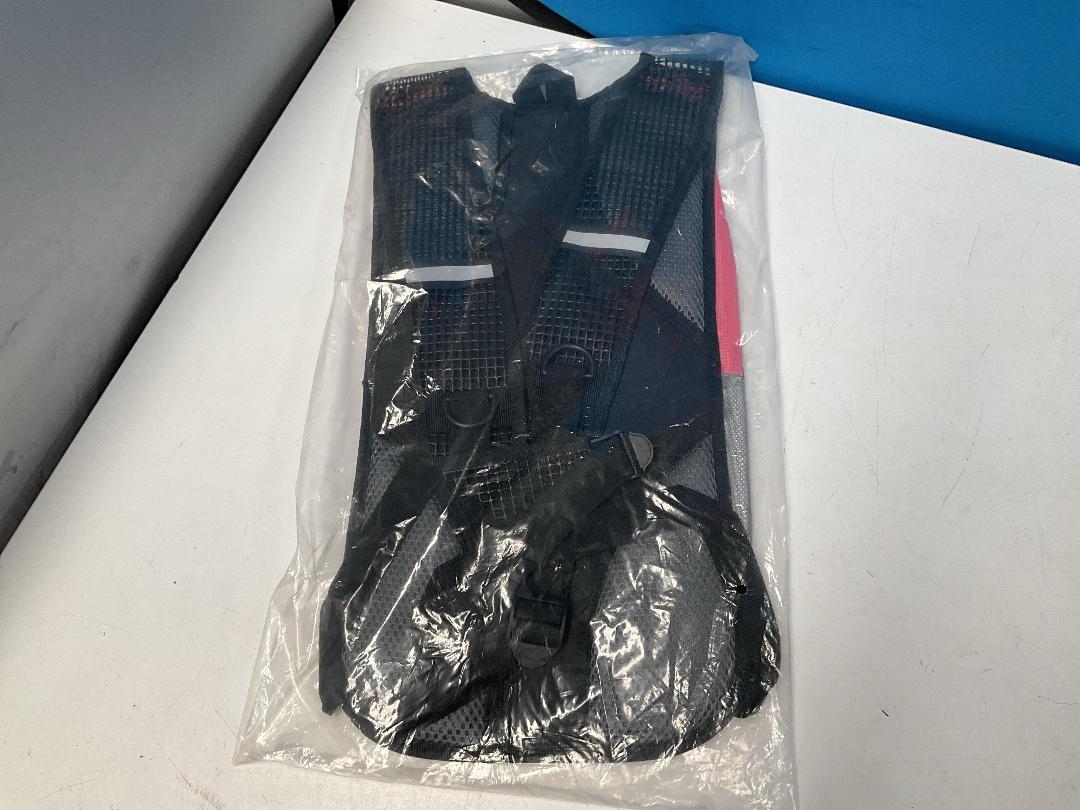 Photo '4' of 3x HotSpeed - Hydration Packs & 3x 2L Bladders - Pink *NEW*