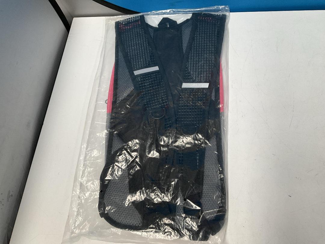 Photo '4' of 3x HotSpeed - Hydration Packs & 3x 2L Bladders - Pink *NEW* Photo '4' of 3x HotSpeed - Hydration Packs & 3x 2L Bladders - Pink *NEW*