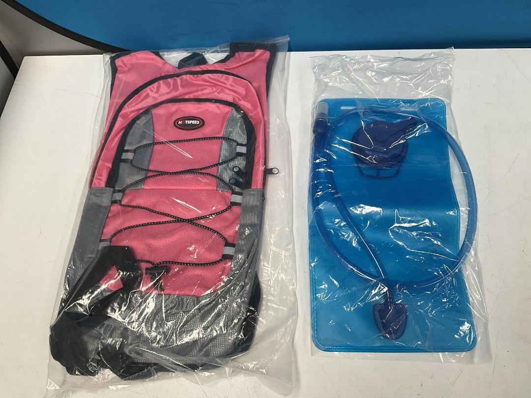 Photo '2' of 3x HotSpeed - Hydration Packs & 3x 2L Bladders - Pink *NEW* Photo '2' of 3x HotSpeed - Hydration Packs & 3x 2L Bladders - Pink *NEW*