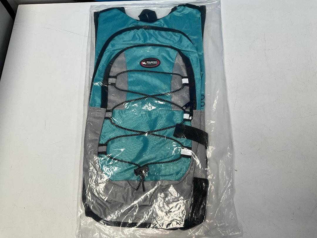 Photo '3' of 3x HotSpeed - Hydration Packs & 3x 2L Bladders - Aqua *NEW* Photo '3' of 3x HotSpeed - Hydration Packs & 3x 2L Bladders - Aqua *NEW*