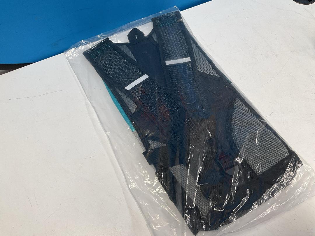 Photo '5' of 3x HotSpeed - Hydration Packs & 3x 2L Bladders - Aqua *NEW* Photo '5' of 3x HotSpeed - Hydration Packs & 3x 2L Bladders - Aqua *NEW*
