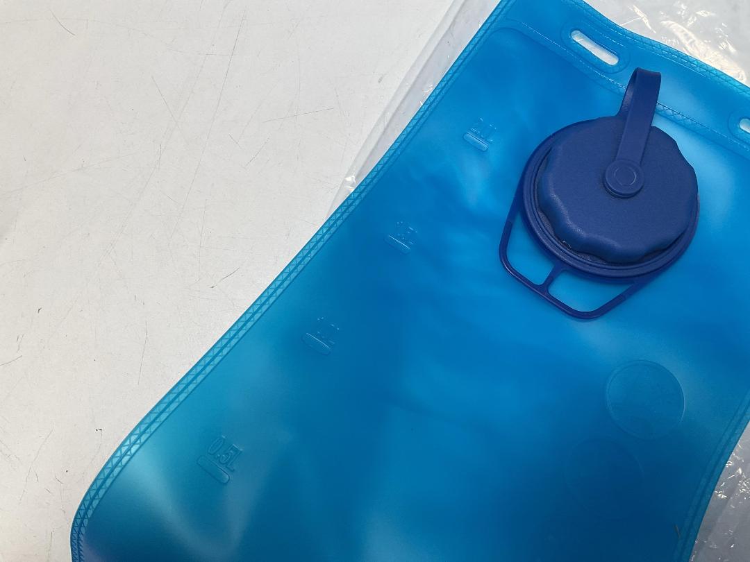 Photo '8' of 3x HotSpeed - Hydration Packs & 3x 2L Bladders - Aqua *NEW* Photo '8' of 3x HotSpeed - Hydration Packs & 3x 2L Bladders - Aqua *NEW*