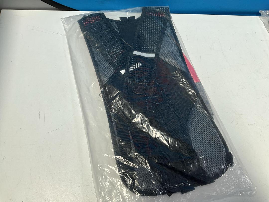 Photo '5' of 3x HotSpeed - Hydration Packs & 3x 2L Bladders - Pink *NEW* Photo '5' of 3x HotSpeed - Hydration Packs & 3x 2L Bladders - Pink *NEW*