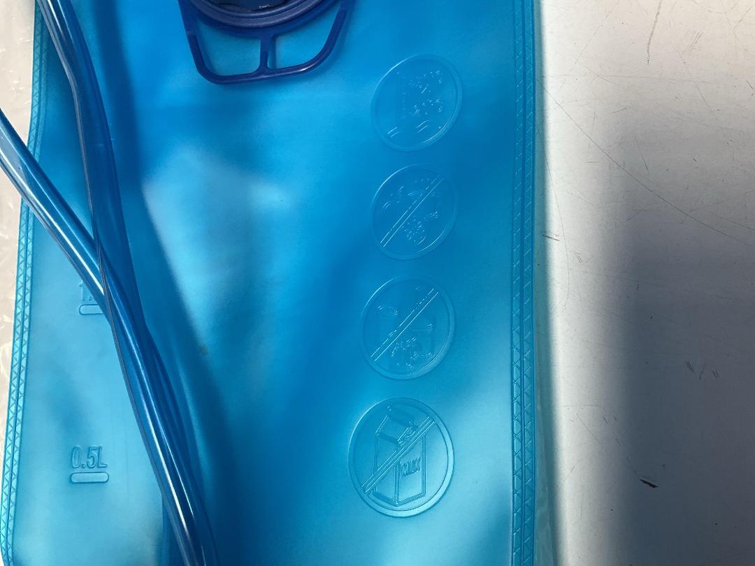 Photo '7' of 3x HotSpeed - Hydration Packs & 3x 2L Bladders - Pink *NEW* Photo '7' of 3x HotSpeed - Hydration Packs & 3x 2L Bladders - Pink *NEW*