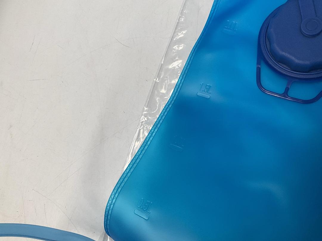 Photo '6' of 4x Blue and 1x Green Coloured Day Packs w/ 2L Bladders - *NEW*