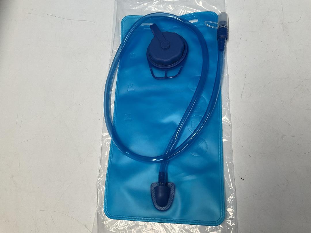 Photo '4' of 4x Blue and 1x Green Coloured Day Packs w/ 2L Bladders - *NEW*