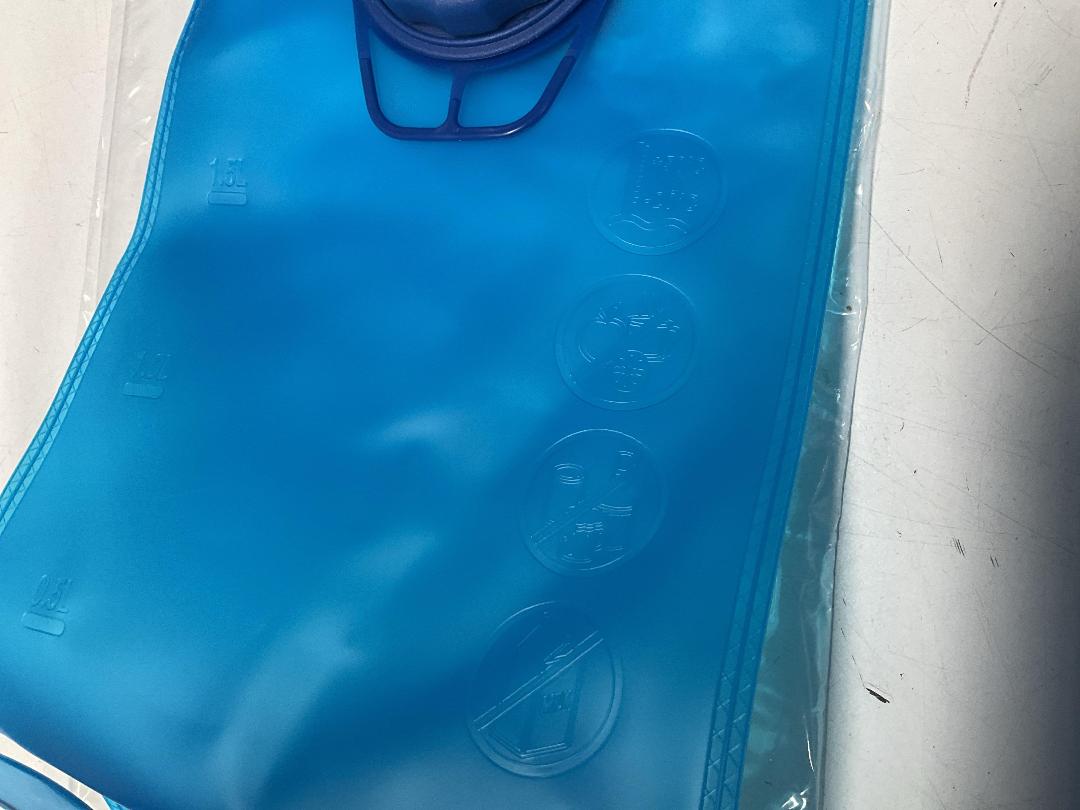 Photo '5' of 4x Blue and 1x Green Coloured Day Packs w/ 2L Bladders - *NEW*