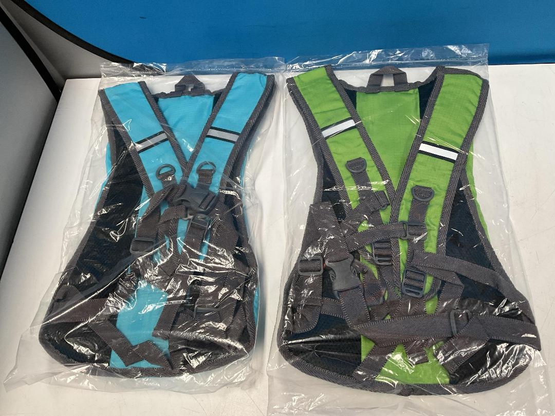 Photo '3' of 4x Blue and 1x Green Coloured Day Packs w/ 2L Bladders - *NEW*