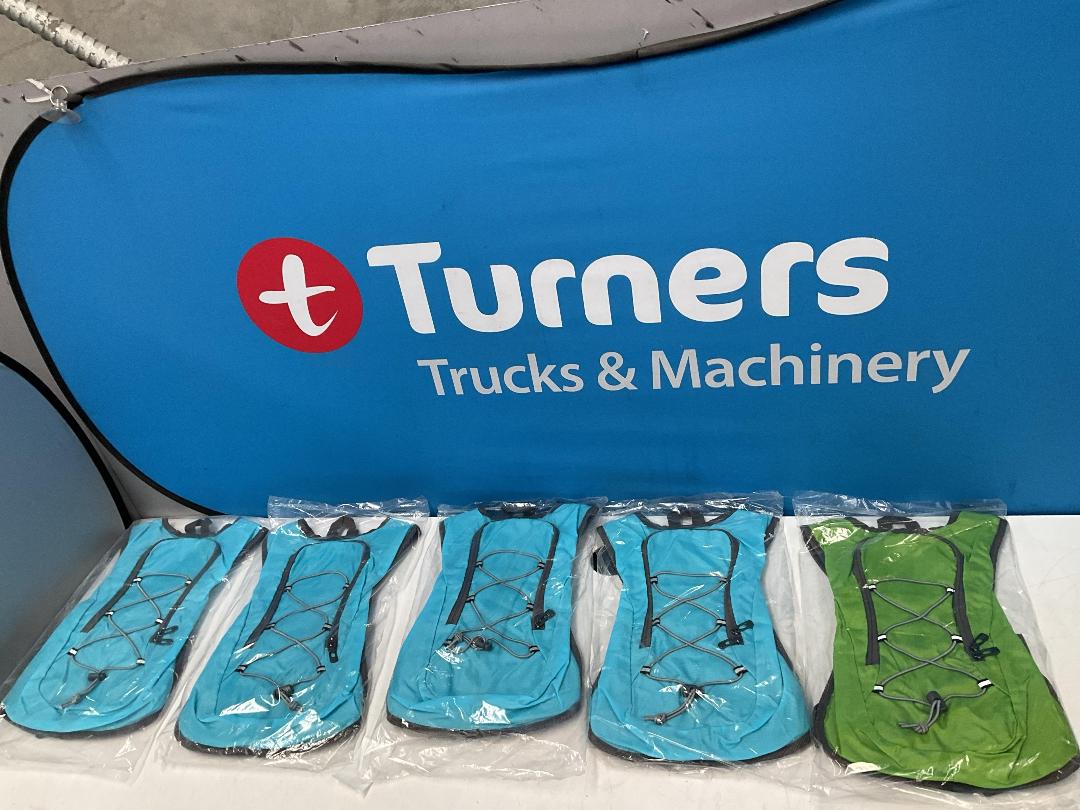 Photo '8' of 4x Blue and 1x Green Coloured Day Packs w/ 2L Bladders - *NEW*