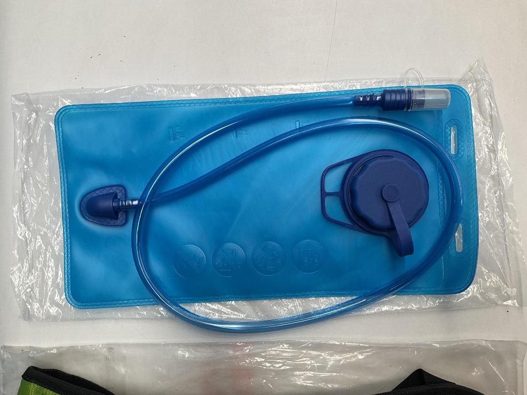 Photo '3' of LuyiSbaer - Hydration Pack & 2L Bladder - Green *NEW*