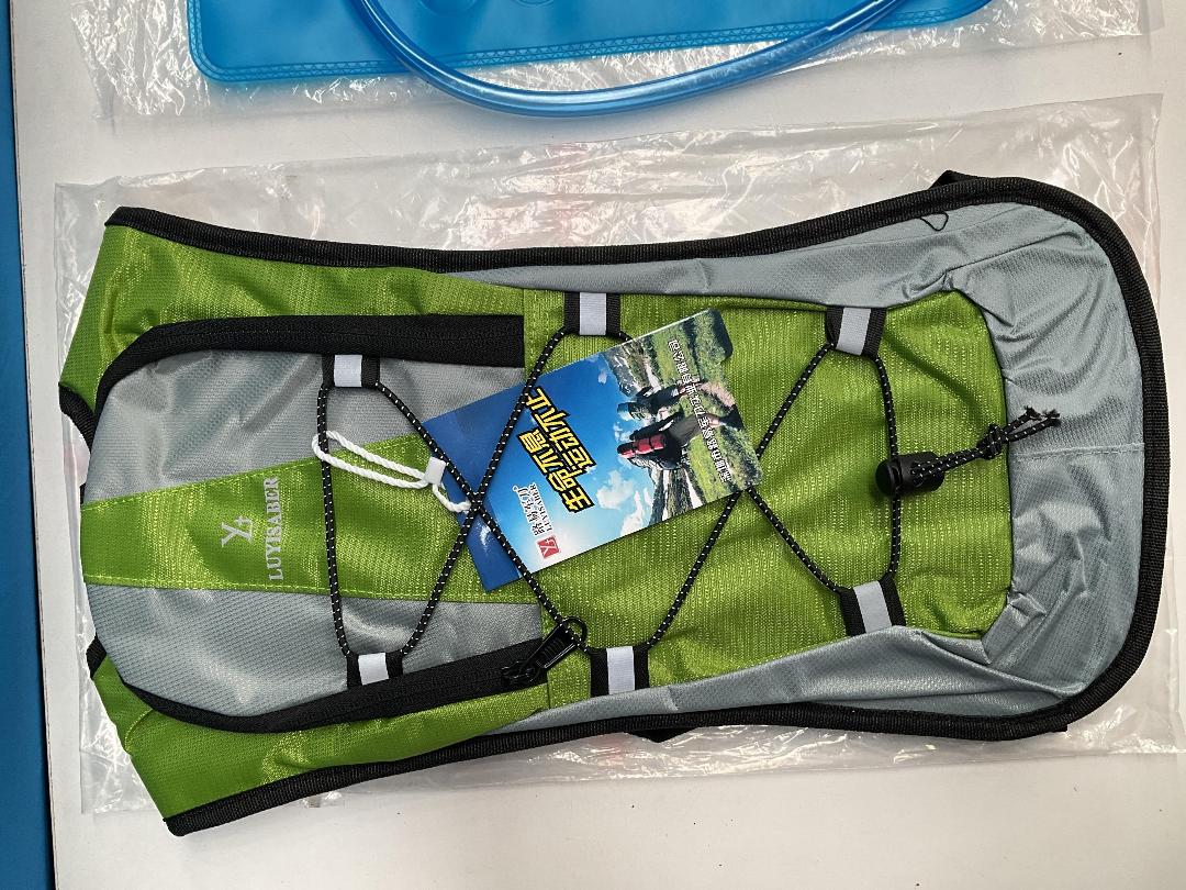 Photo '2' of LuyiSbaer - Hydration Pack & 2L Bladder - Green *NEW*