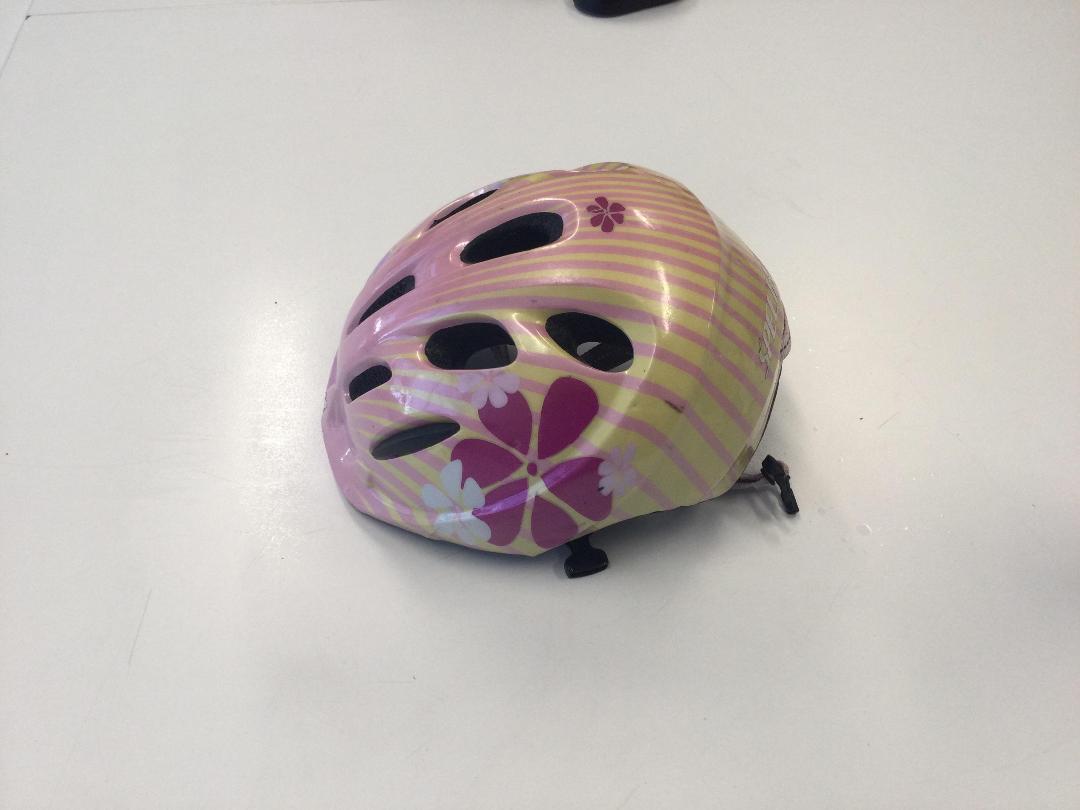 Photo '3' of Kids Spelialized Helmet Photo '3' of Kids Spelialized Helmet