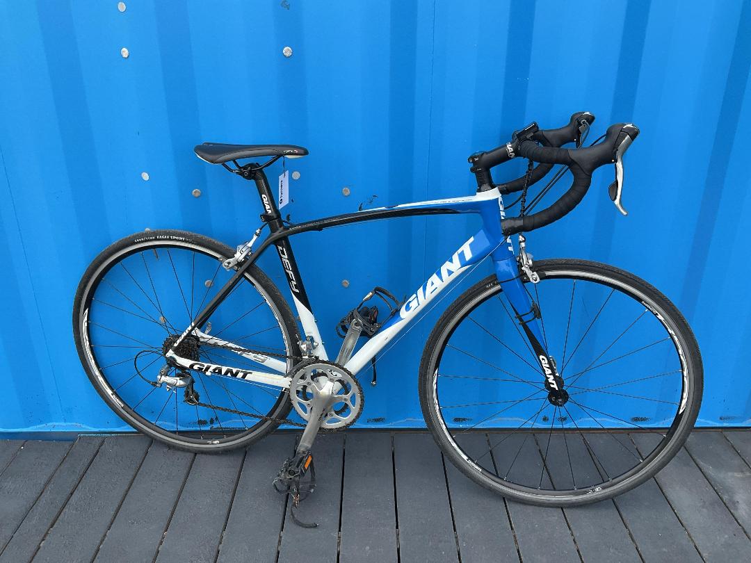 Photo '2' of Giant Defy Road Bike Photo '2' of Giant Defy Road Bike