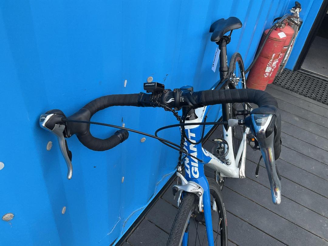 Photo '7' of Giant Defy Road Bike Photo '7' of Giant Defy Road Bike