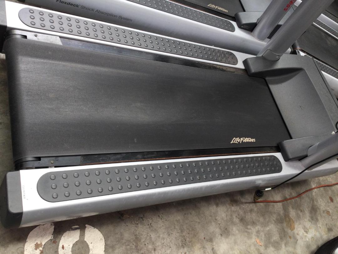 Great Deal On Life Fitness Treadmill Exercise Machine 23224484