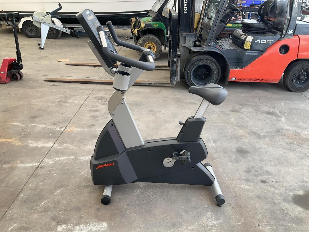Photo '3' of Life Fitness CLCS Exercise Bike