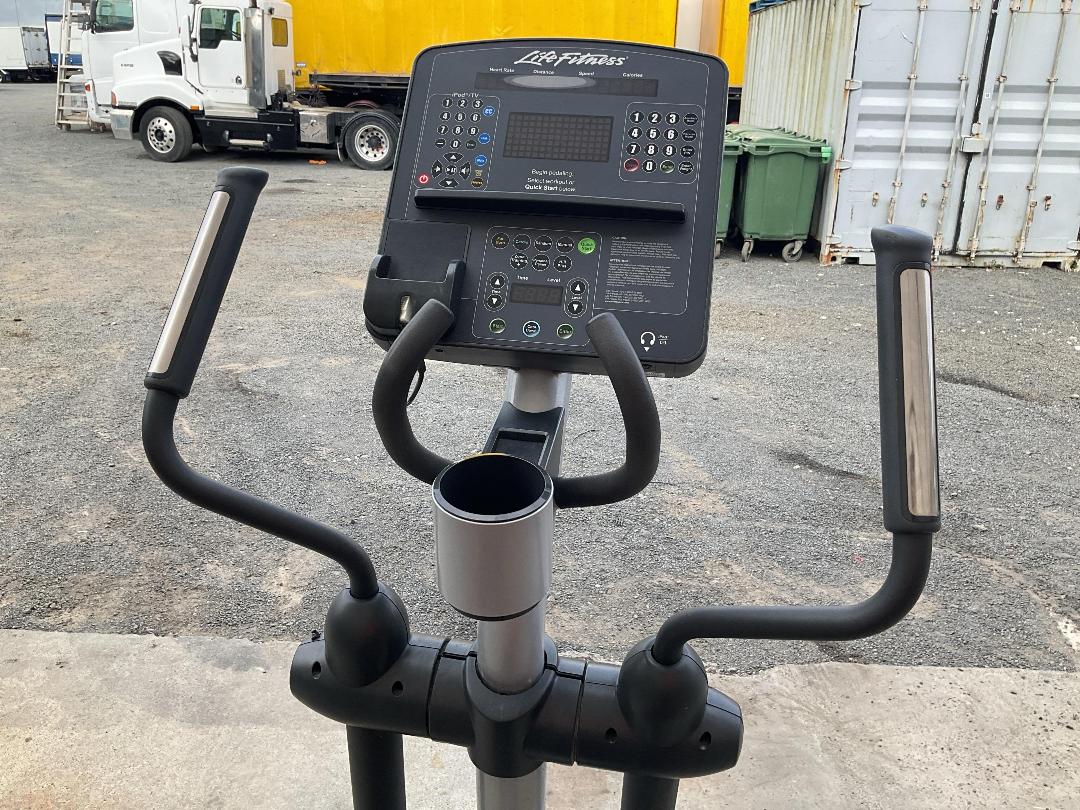 Photo '7' of Life Fitness CLSX Cross-trainer