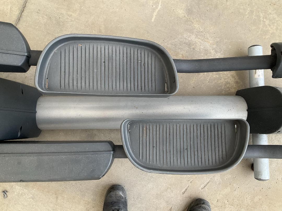 Photo '14' of Damaged Life Fitness CLSX Cross-trainer