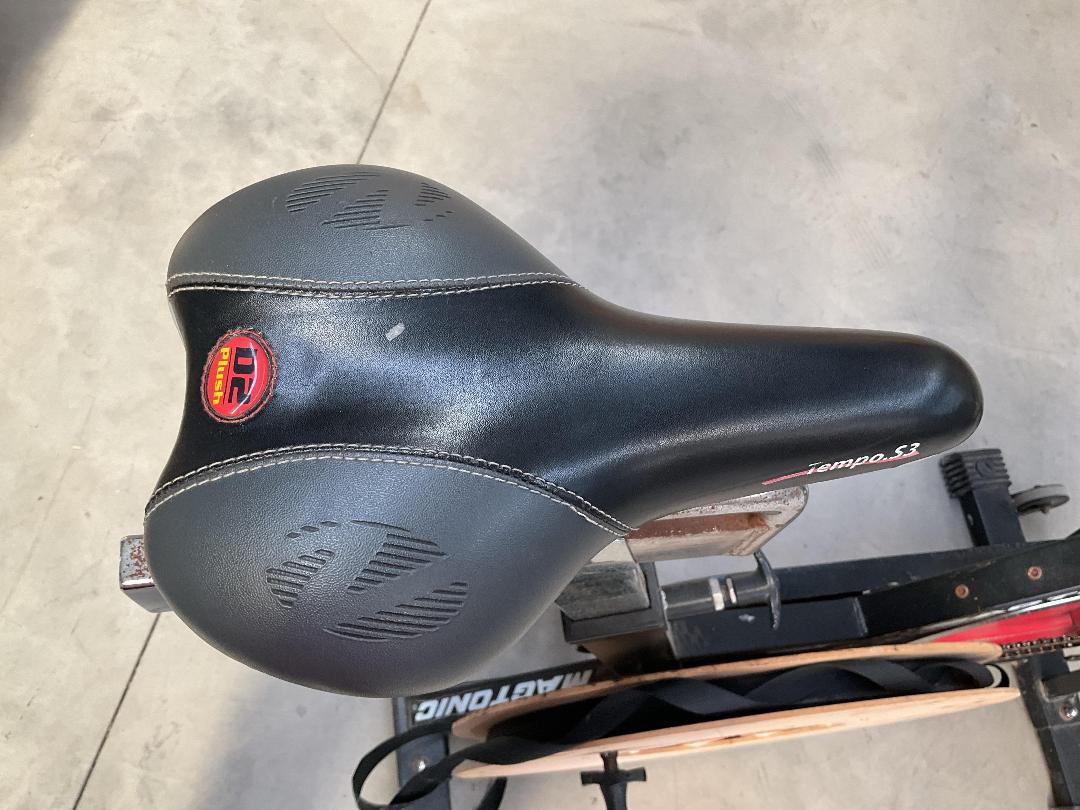 Photo '14' of Magtonic Exercise Bike - Missing 1x Pedal