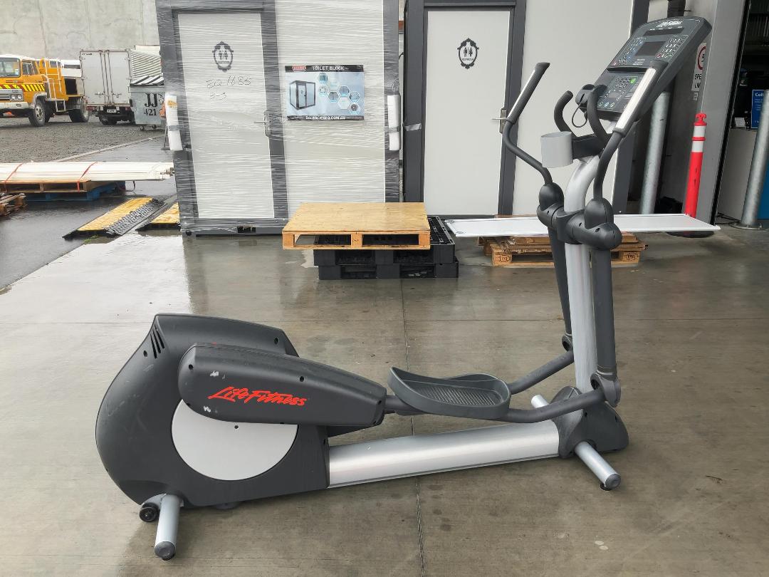 Photo '6' of Commercial Life Fitness - CLSX Self-Powererd Elliptical / Cross Trainer Photo '6' of Commercial Life Fitness - CLSX Self-Powererd Elliptical / Cross Trainer