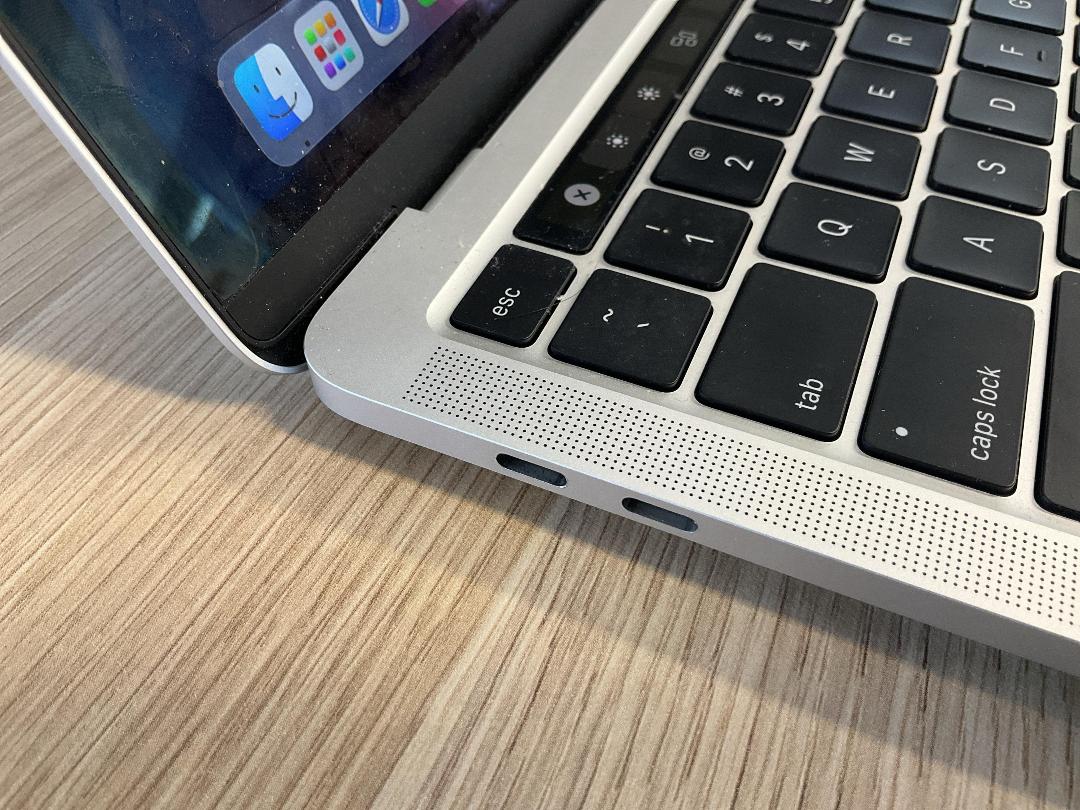 Photo '3' of MacBook Pro 13" M2 2022 Photo '3' of MacBook Pro 13" M2 2022