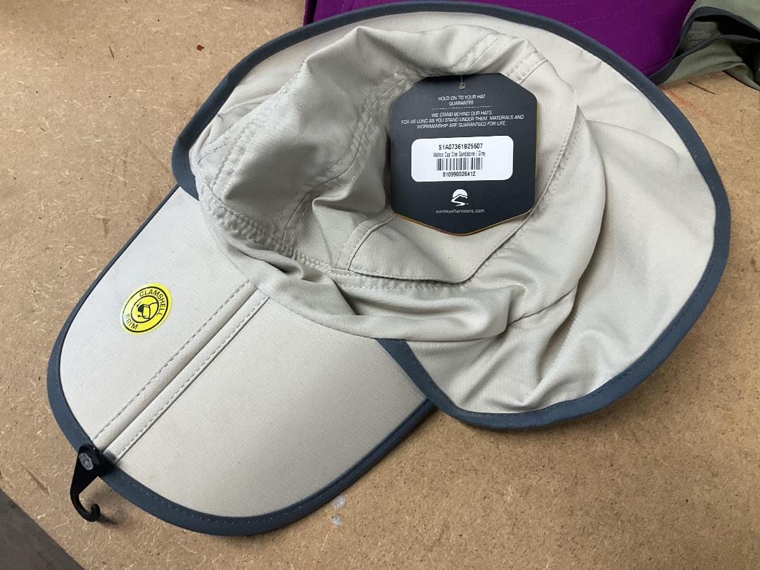 Photo '4' of Sunhats x4