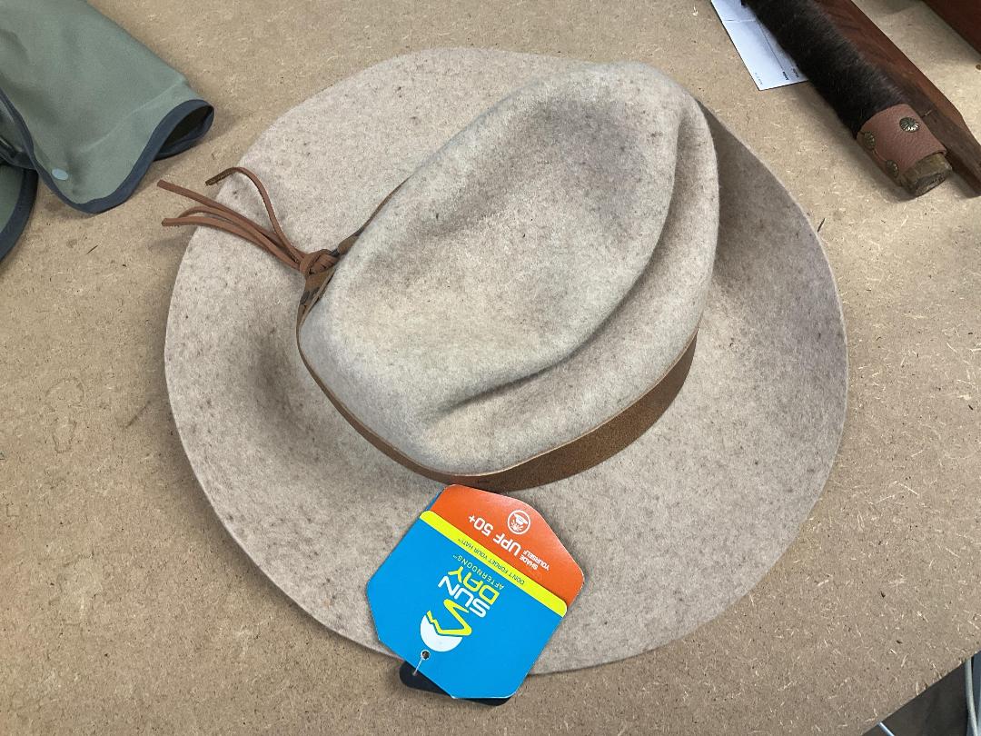 Photo '2' of Sunhats x4