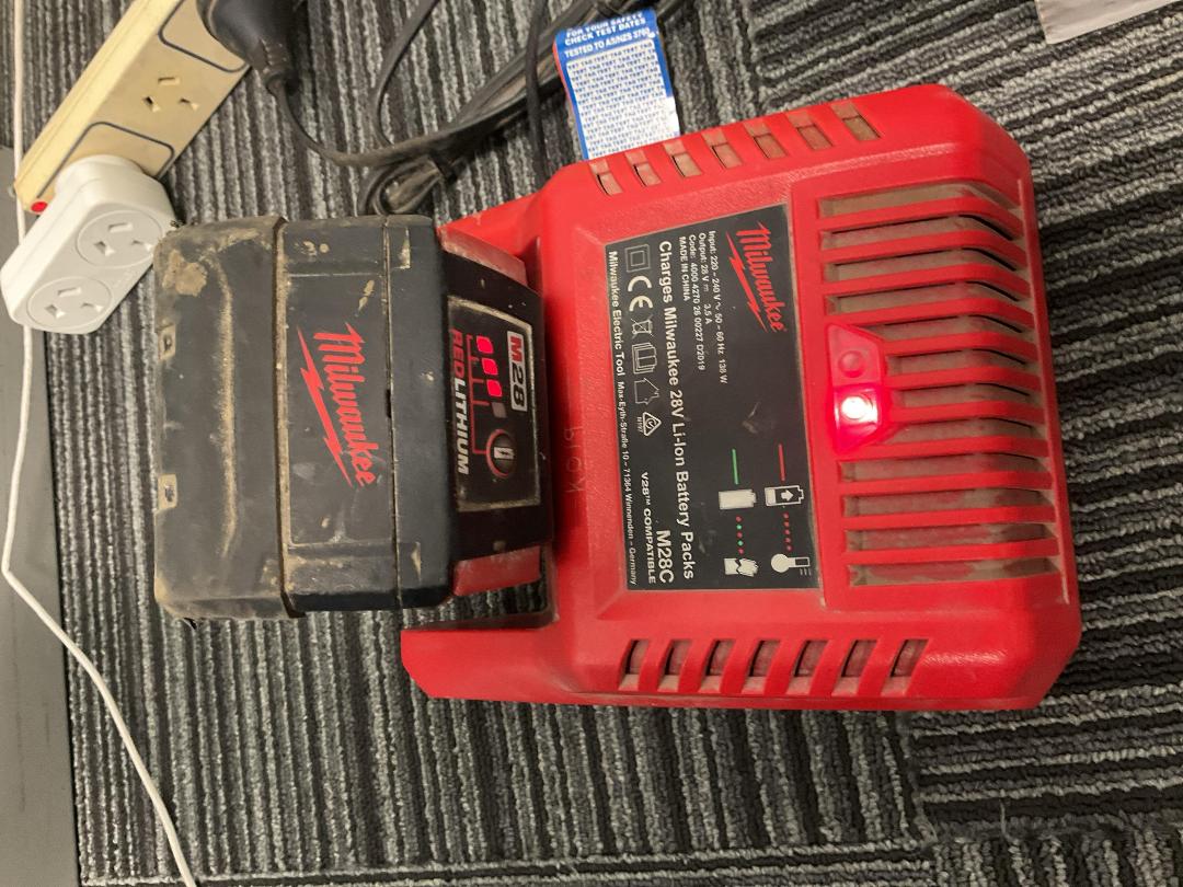 Photo '5' of Milwaukee M28 Batteries & Charger