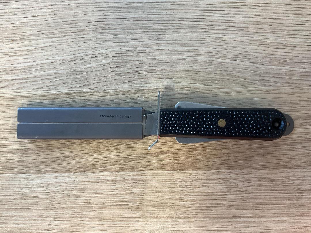 Photo '4' of Airmans Knife & Titanium Sheath