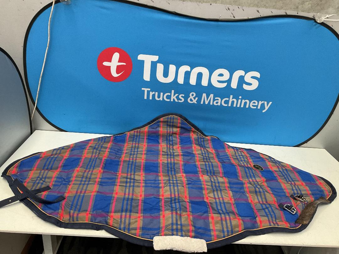 Photo '12' of Mark Todd Collection Horse Cover or Similar - Size M Photo '12' of Mark Todd Collection Horse Cover or Similar - Size M