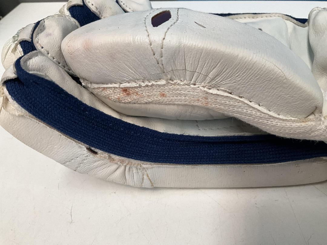 Photo '8' of Slazenger V 500 Super Cricket Gloves - Size Men’s LH