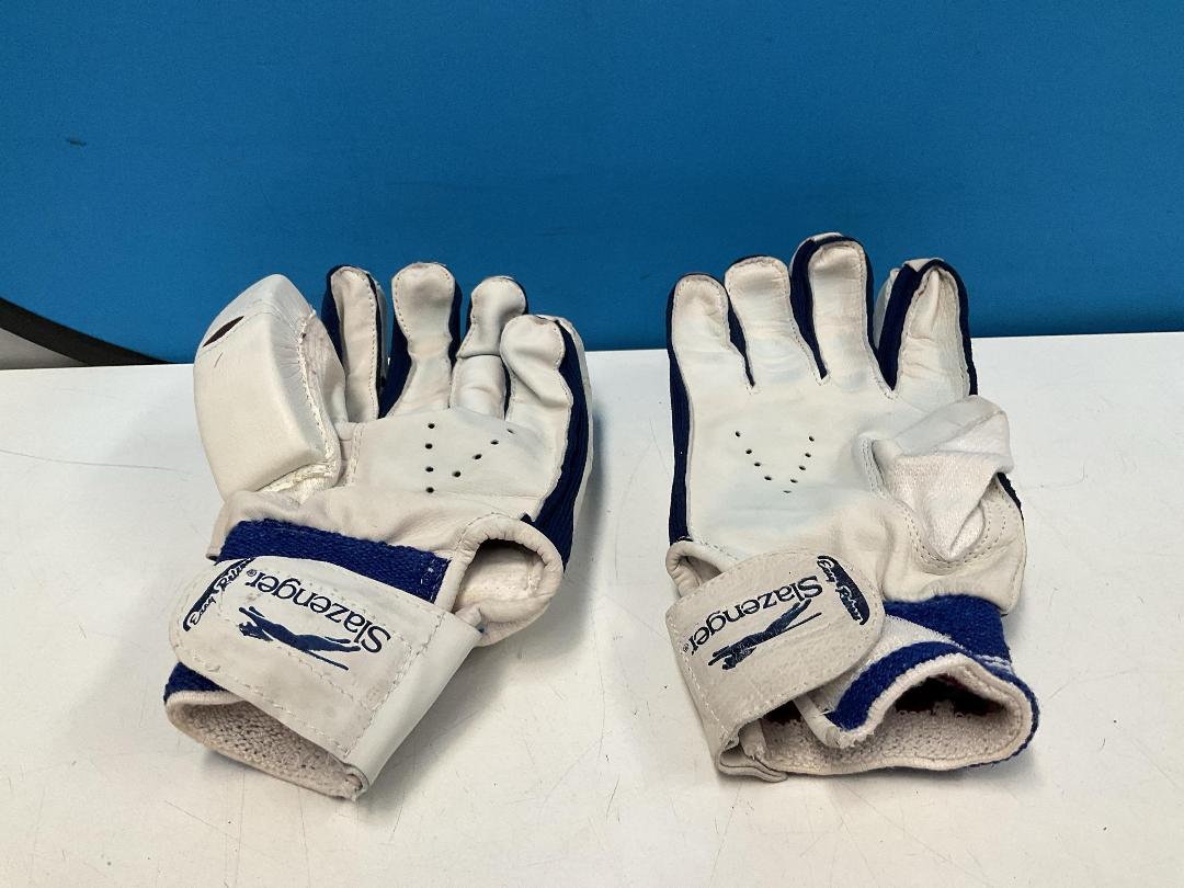 Photo '11' of Slazenger V 500 Super Cricket Gloves - Size Men’s LH