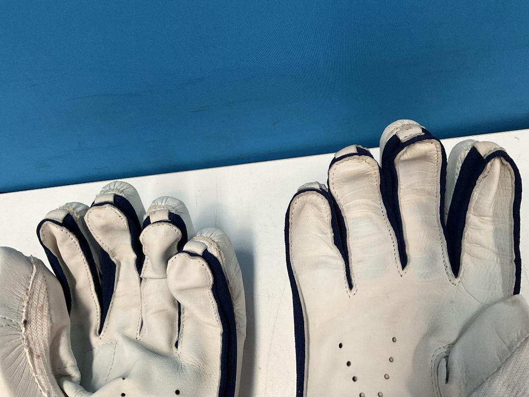 Photo '10' of Slazenger V 500 Super Cricket Gloves - Size Men’s LH