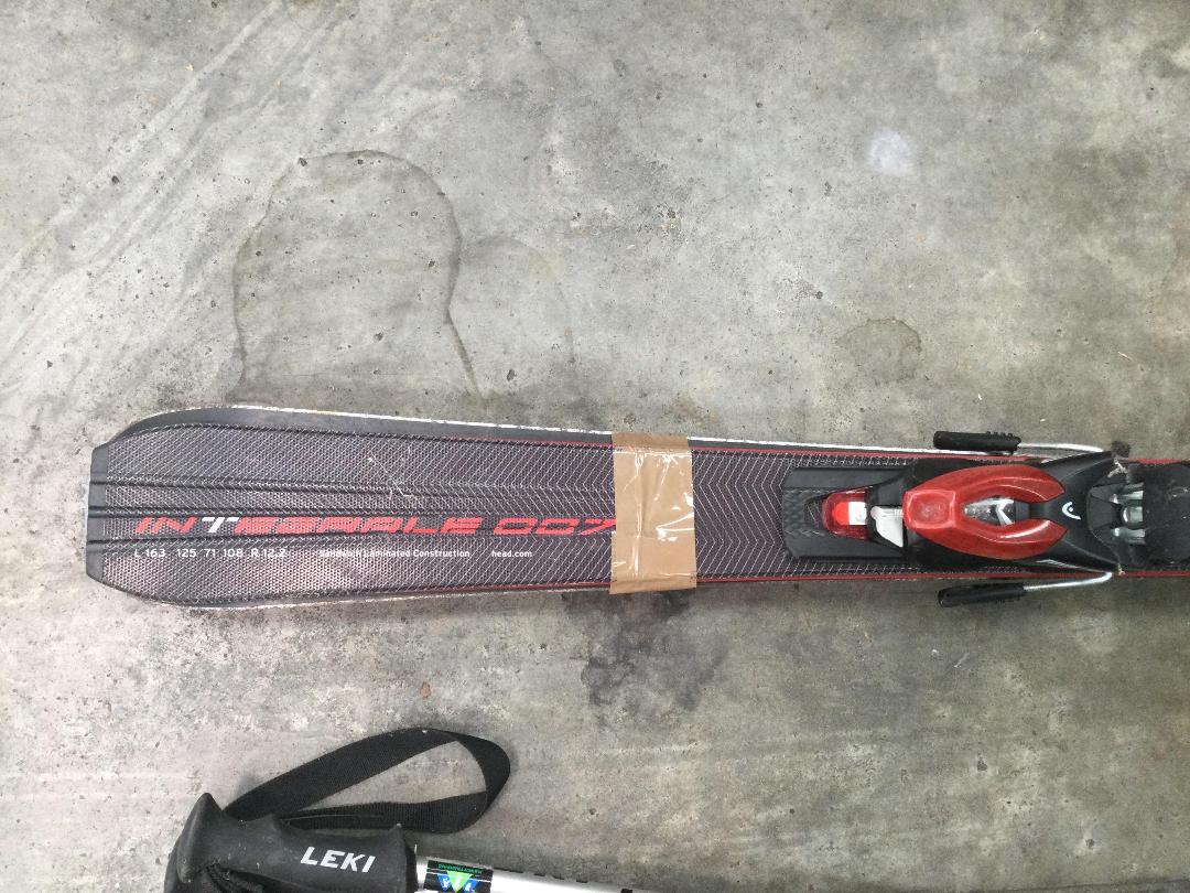 Photo '9' of Skis & Poles