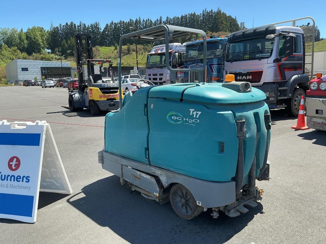 Photo '6' of Tennant T17 ECH20 Sweeper