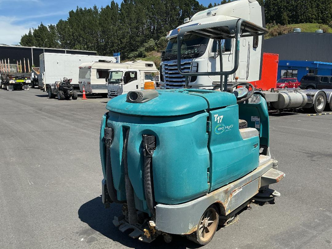 Photo '4' of Tennant T17 ECH20 Sweeper