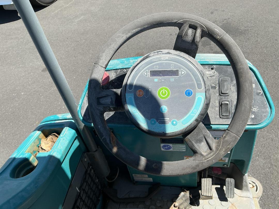 Photo '12' of Tennant T17 ECH20 Sweeper