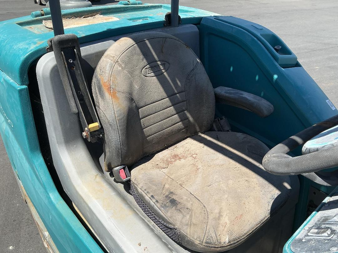 Photo '11' of Tennant T17 ECH20 Sweeper