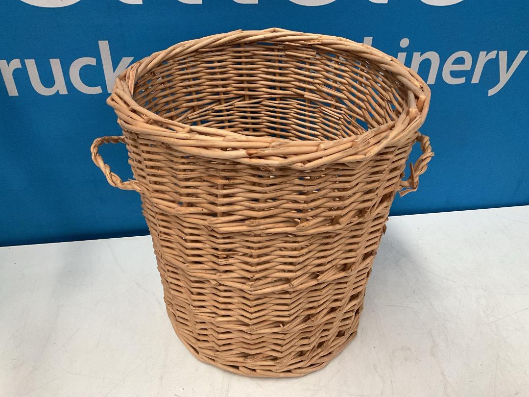 Photo '10' of Monopoly Bristol Edition, Risk, Home Decor Items Etc