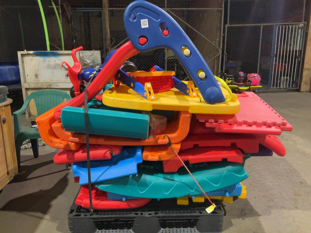 Photo '2' of Childrens Playhouse and other accessories Photo '2' of Childrens Playhouse and other accessories