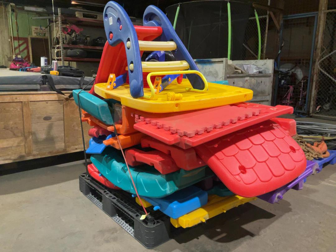 Photo '3' of Childrens Playhouse and other accessories Photo '3' of Childrens Playhouse and other accessories