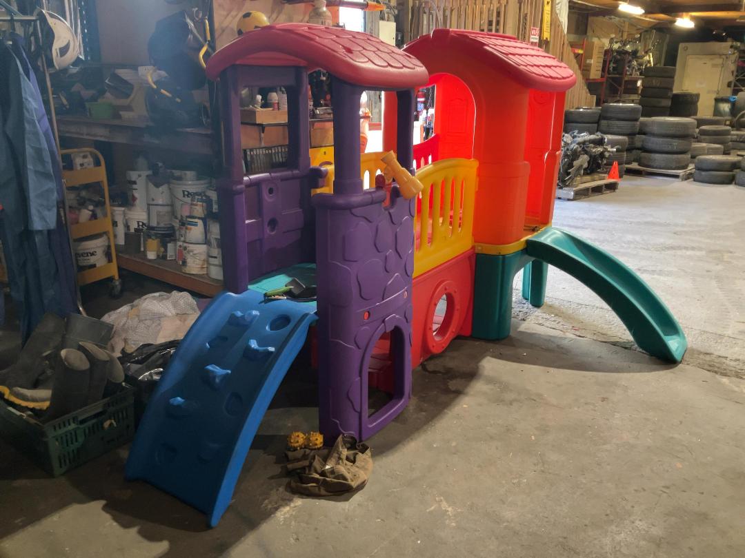 Photo '9' of Childrens Playhouse and other accessories Photo '9' of Childrens Playhouse and other accessories