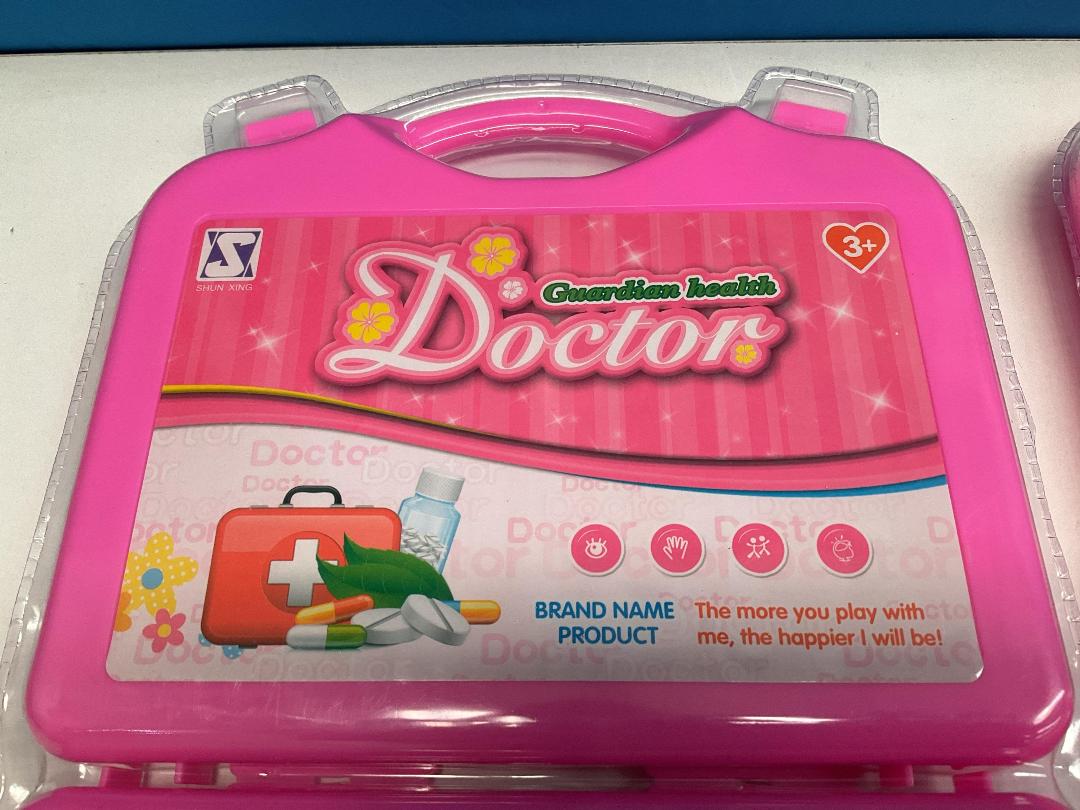 Photo '2' of Guardian Health Doctors Play Set & Case (2 Sets) *NEW* Photo '2' of Guardian Health Doctors Play Set & Case (2 Sets) *NEW*