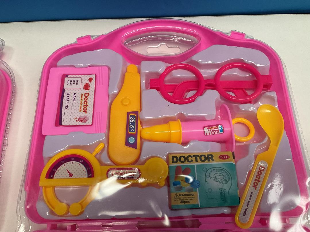 Photo '3' of Guardian Health Doctors Play Set & Case (2 Sets) *NEW* Photo '3' of Guardian Health Doctors Play Set & Case (2 Sets) *NEW*