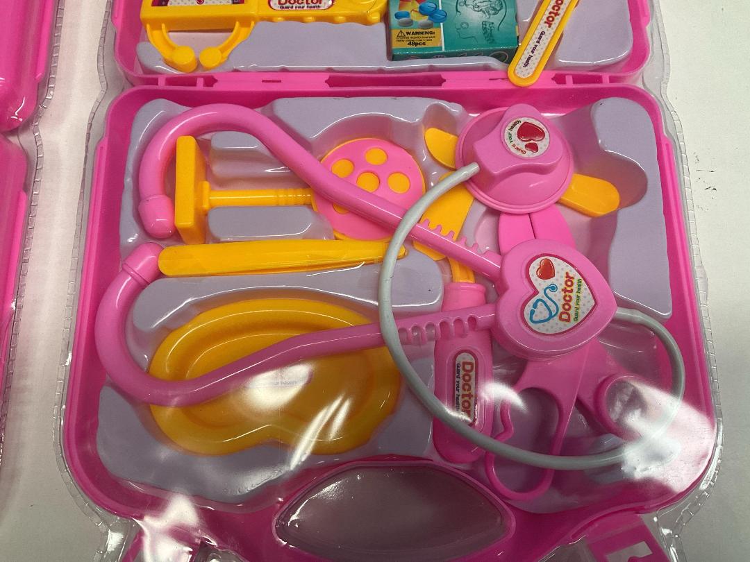 Photo '4' of Guardian Health Doctors Play Set & Case (2 Sets) *NEW* Photo '4' of Guardian Health Doctors Play Set & Case (2 Sets) *NEW*