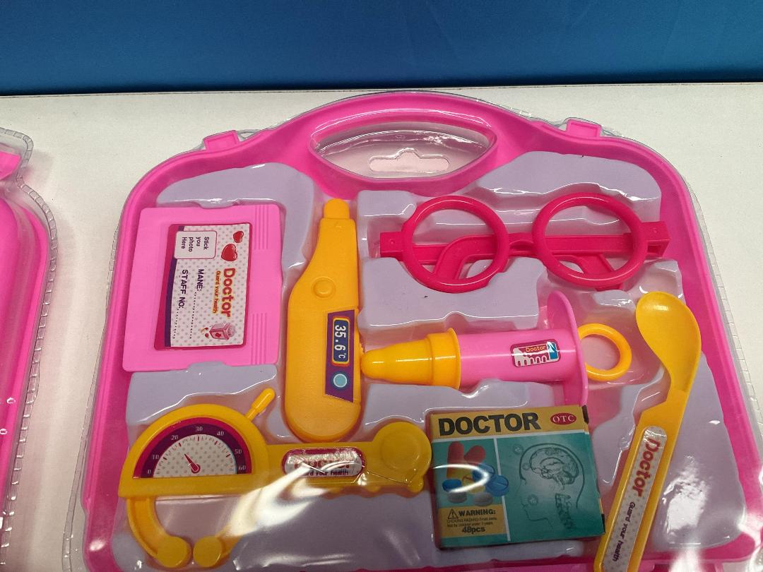 Photo '3' of Guardian Health Doctors Play Set & Case (2 Sets) *NEW* Photo '3' of Guardian Health Doctors Play Set & Case (2 Sets) *NEW*