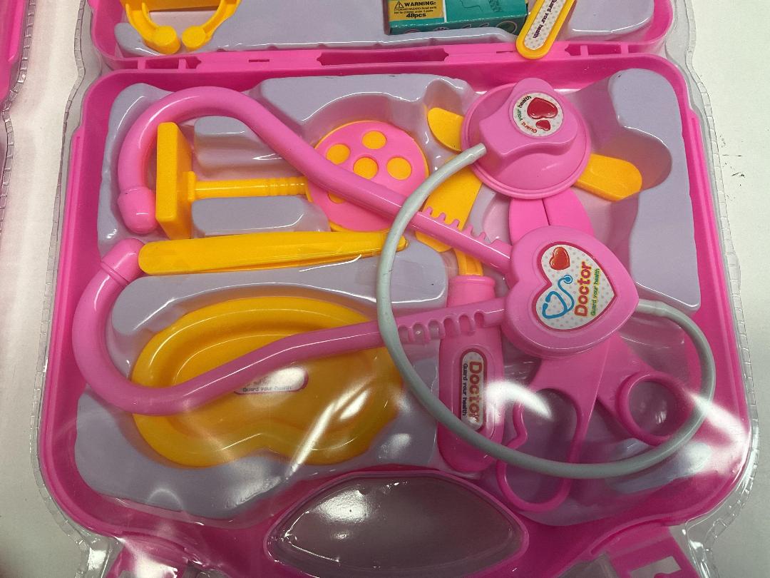 Photo '4' of Guardian Health Doctors Play Set & Case (2 Sets) *NEW* Photo '4' of Guardian Health Doctors Play Set & Case (2 Sets) *NEW*