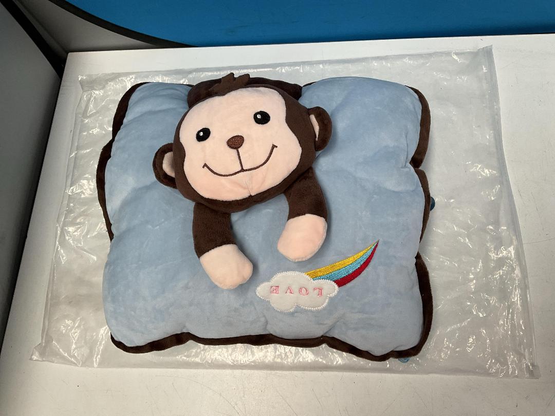 Photo '2' of 3x Monkey Love - Children's Pillow w/ Zip Out Blanket - 150cm x 100cm *NEW* Photo '2' of 3x Monkey Love - Children's Pillow w/ Zip Out Blanket - 150cm x 100cm *NEW*